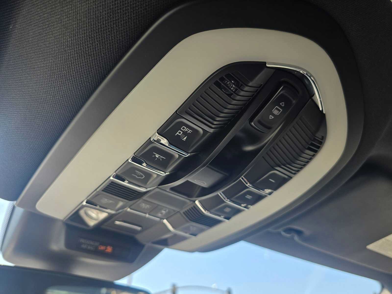 Used 2024 Porsche Macan AWD/4WD image 34
