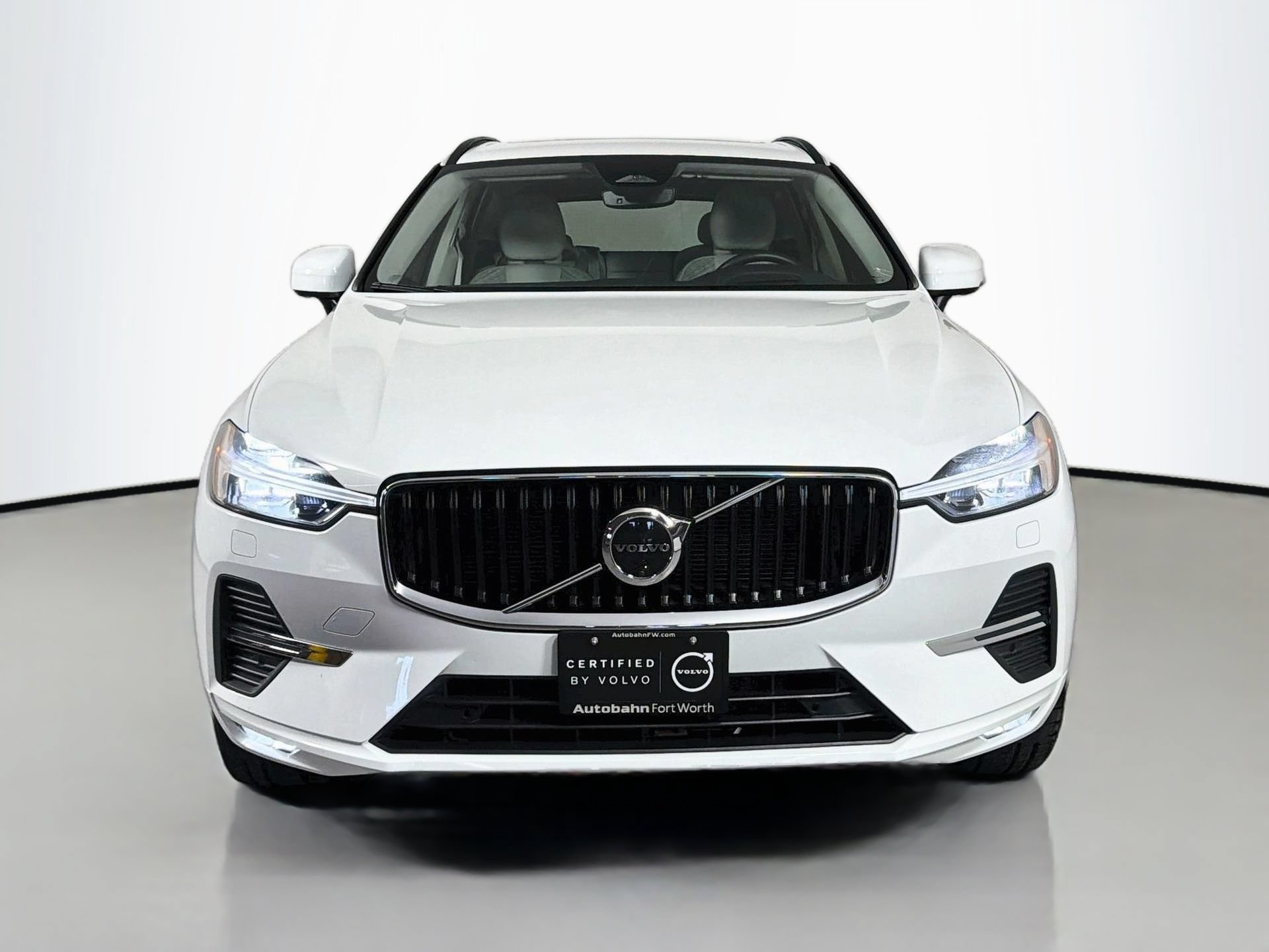 Certified 2022 Volvo XC60 B5 Momentum w/ Advanced Package FWD image 2