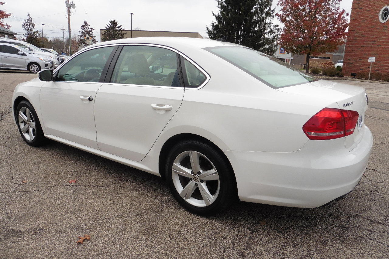 Used 2015 Volkswagen Passat 1.8T Limited Edition image 2