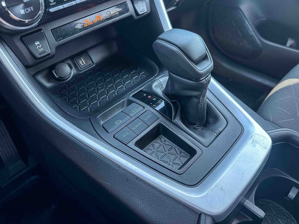 Certified 2025 Toyota RAV4 XLE image 34