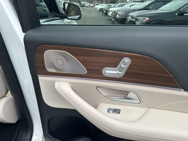 Used 2025 Mercedes-Benz GLS 450 4MATIC image 37