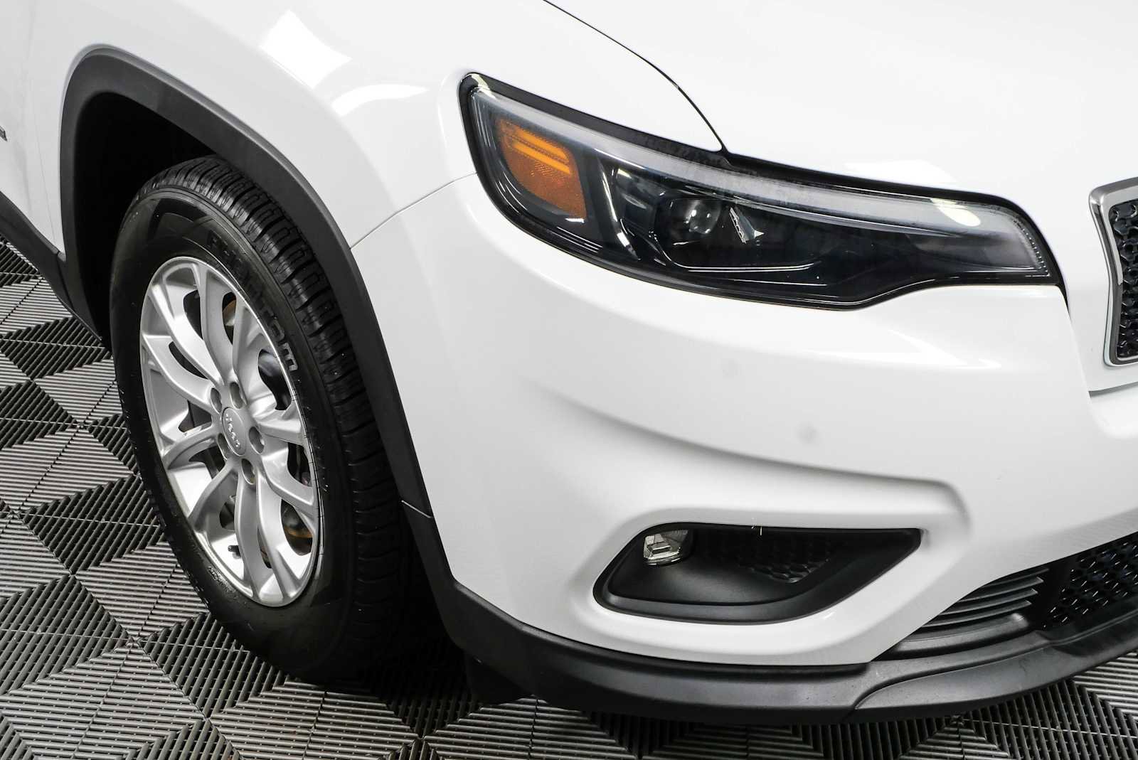 Used 2019 Jeep Cherokee Latitude w/ Popular Appearance Group FWD image 34