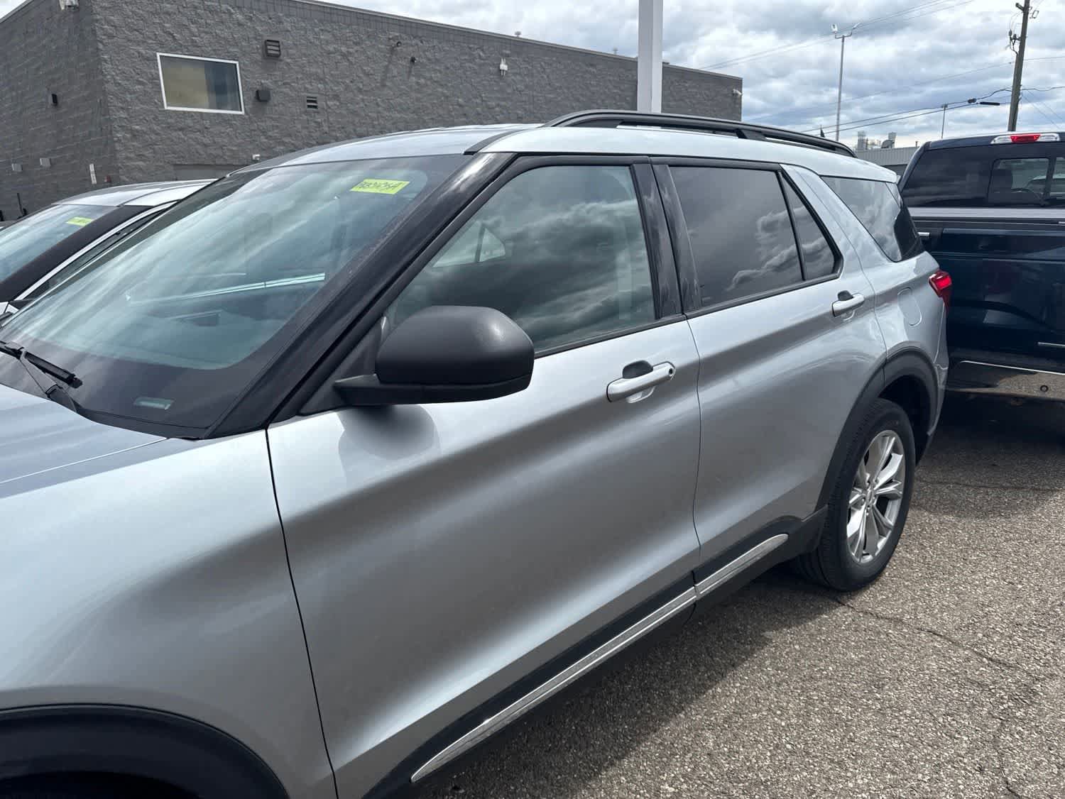 Used 2023 Ford Explorer XLT w/ Equipment Group 202A AWD/4WD image 13