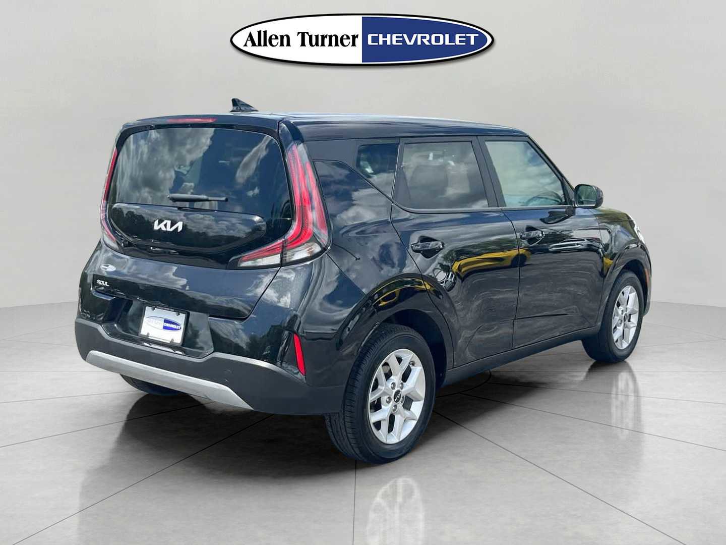 Used 2024 Kia Soul LX w/ LX Technology Package image 4