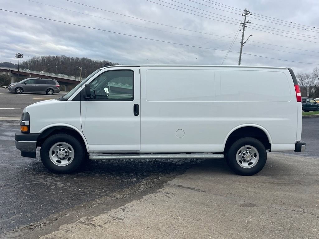 Used 2024 Chevrolet Express 2500 Work Van w/ Driver Convenience Package image 4