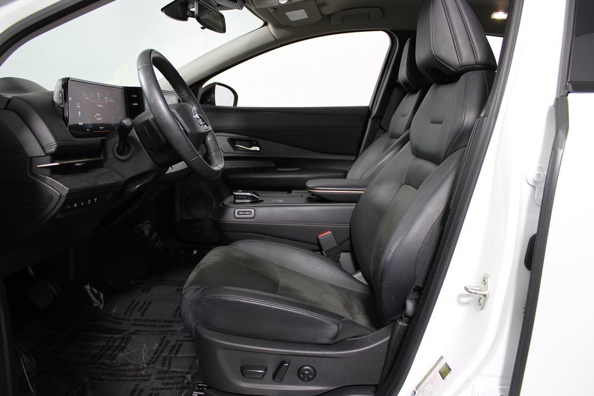Used 2023 Nissan Ariya AWD image 8