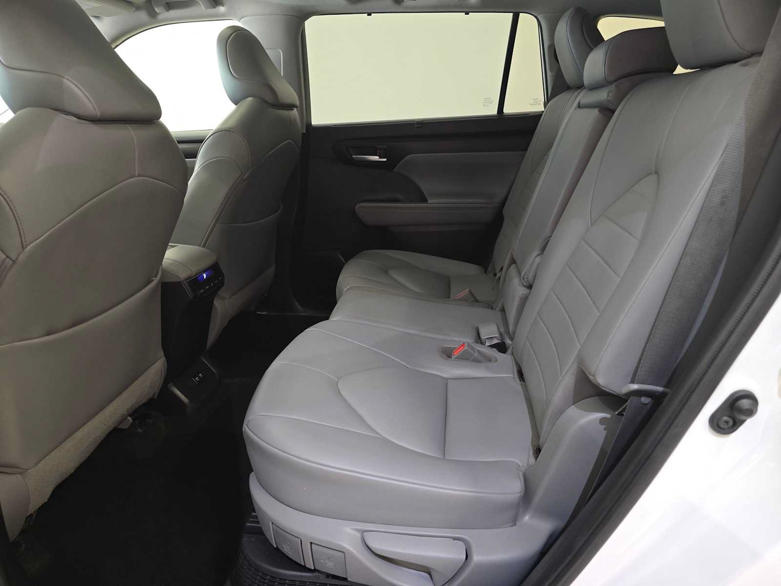 Certified 2020 Toyota Highlander XLE AWD/4WD image 22