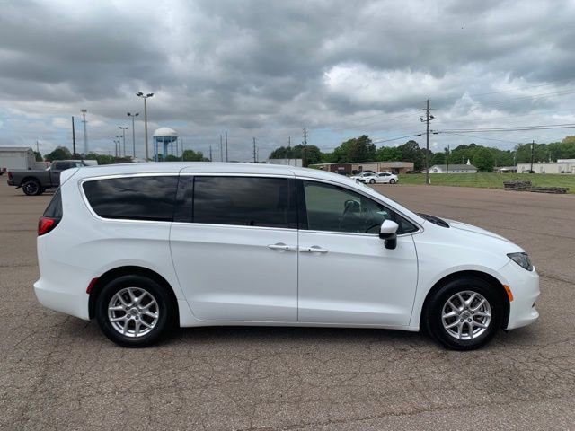Used 2023 Chrysler Voyager LX FWD image 8