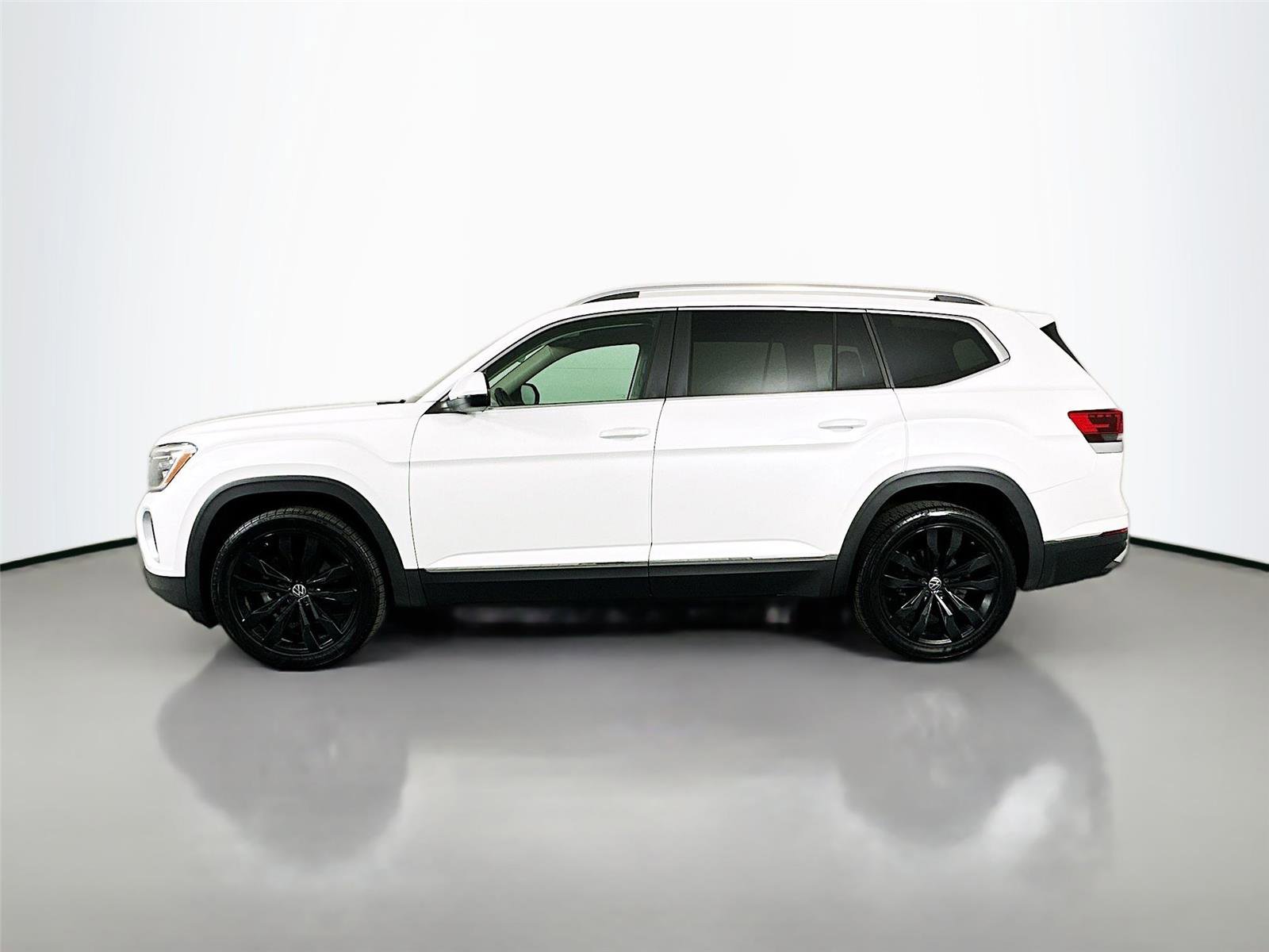 Used 2024 Volkswagen Atlas SEL AWD/4WD image 8
