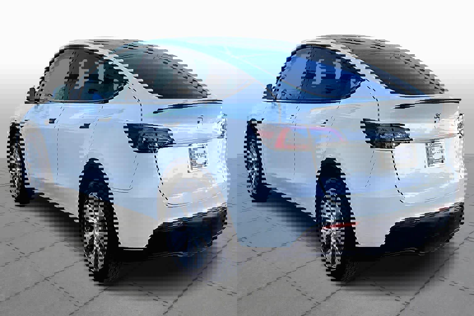 Used 2021 Tesla Model Y Long Range image 10