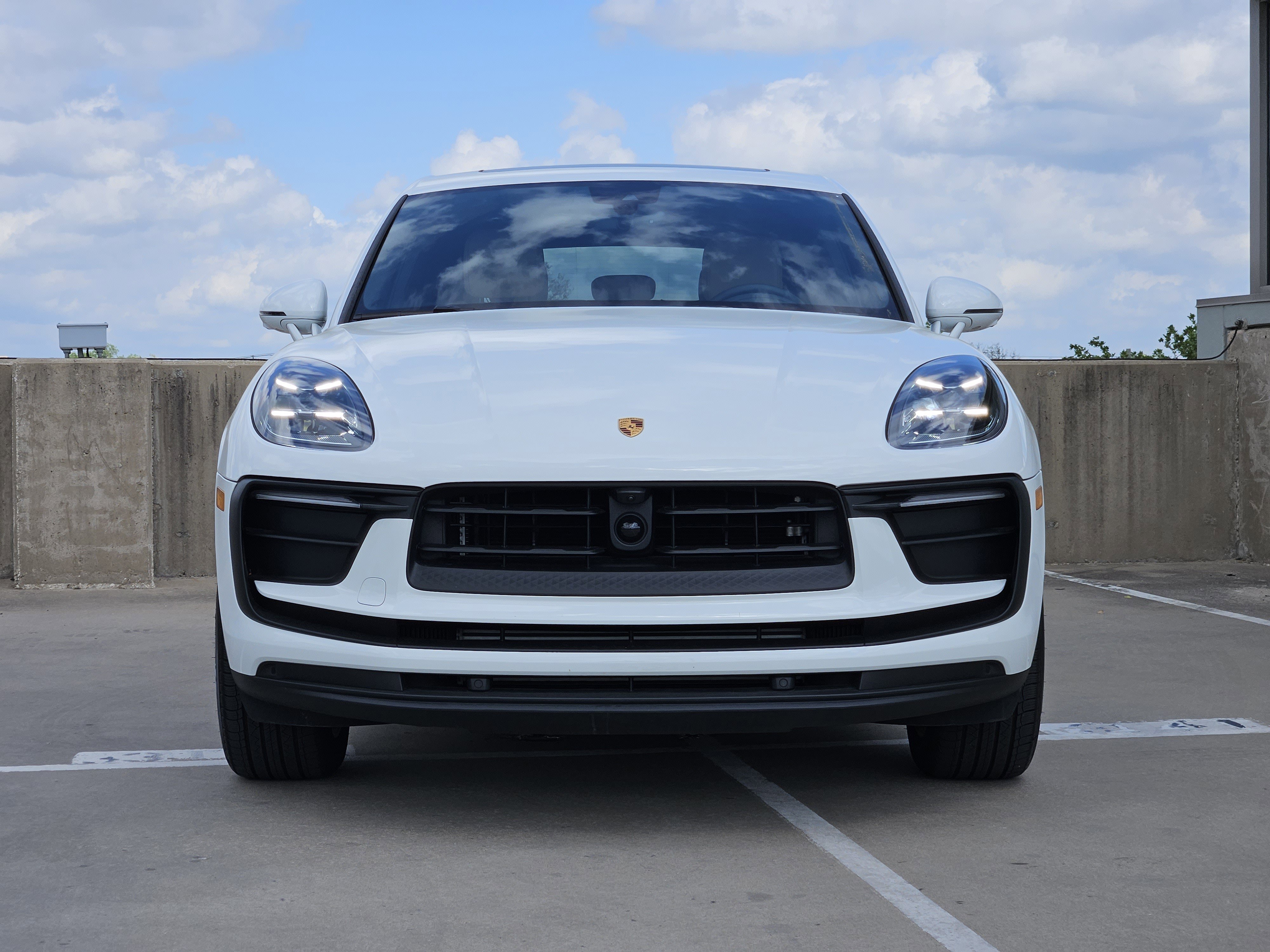 Certified 2025 Porsche Macan image 11
