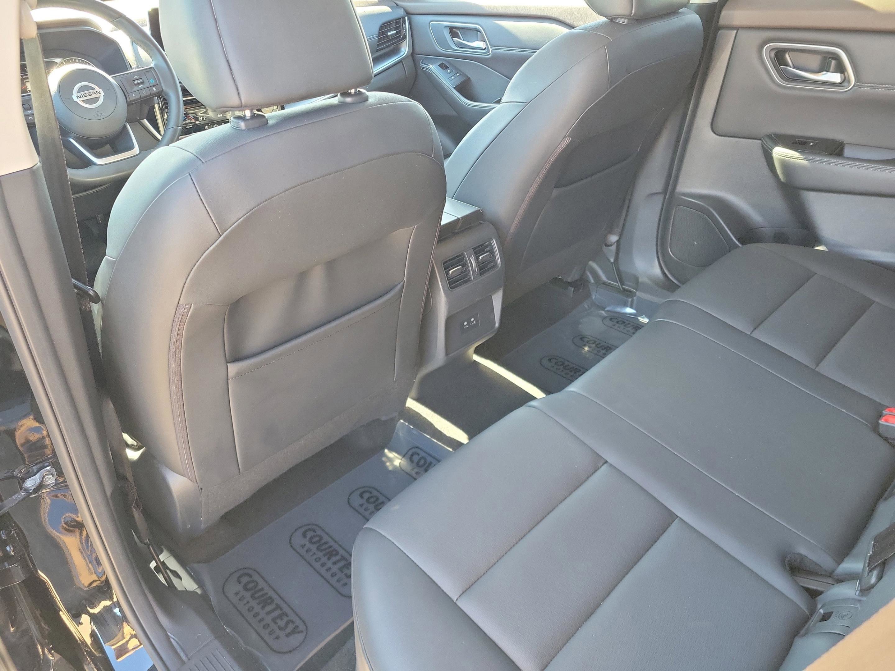 Certified 2021 Nissan Rogue SV w/ Premium Package image 11