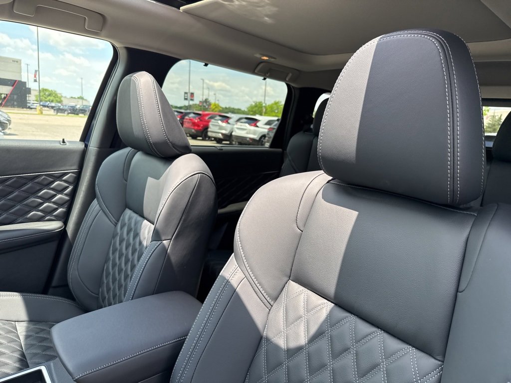 New 2025 Mitsubishi Outlander SEL image 26