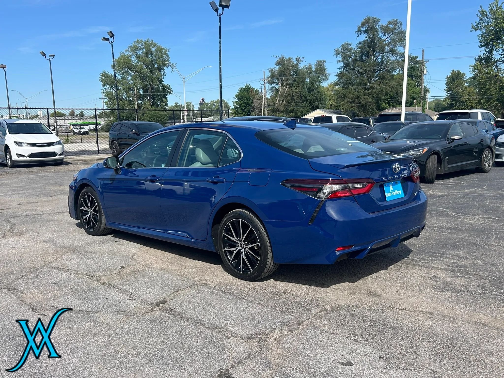 Used 2023 Toyota Camry SE w/ Cold Weather Package FWD image 5
