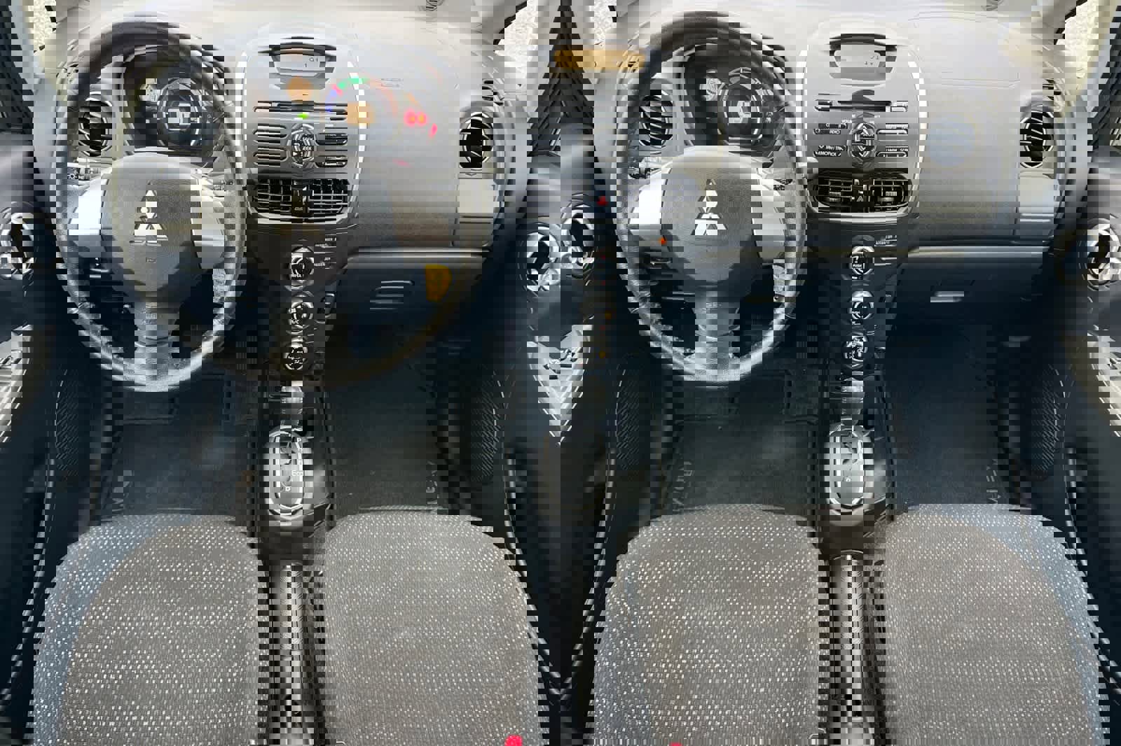 Used 2016 Mitsubishi i ES image 4