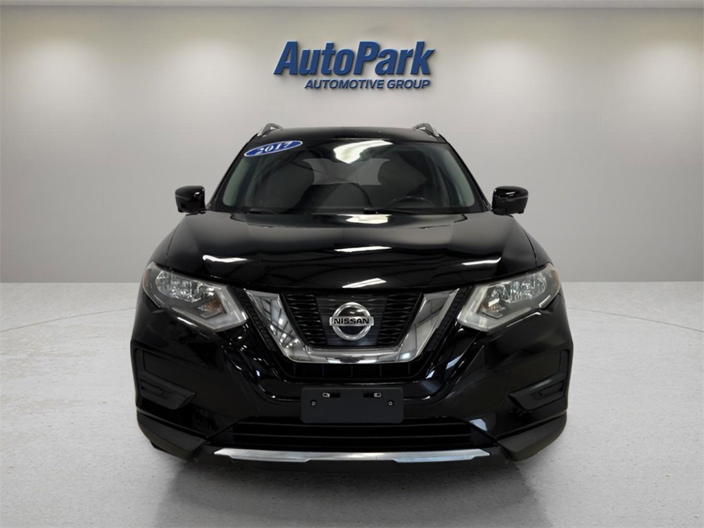 Used 2017 Nissan Rogue SV w/ Sun & Sound Touring Package image 2