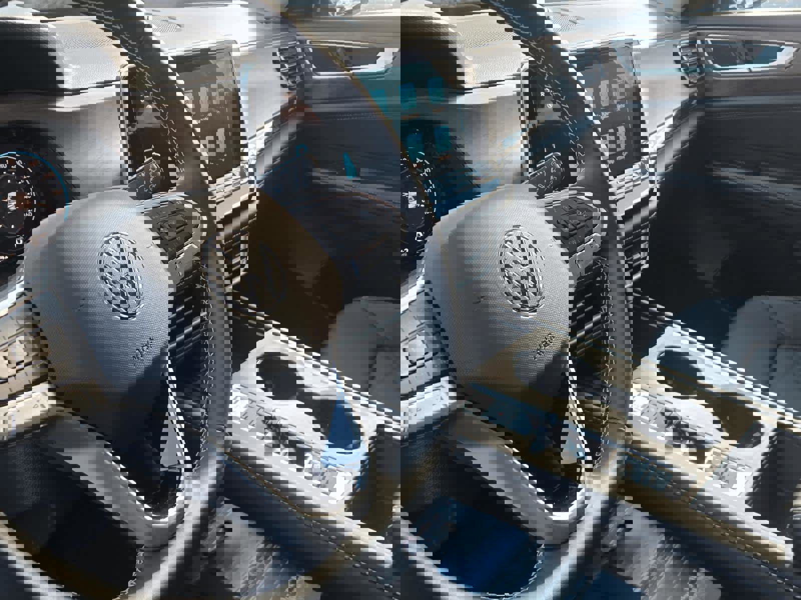 Certified 2025 Volkswagen Atlas SE image 24