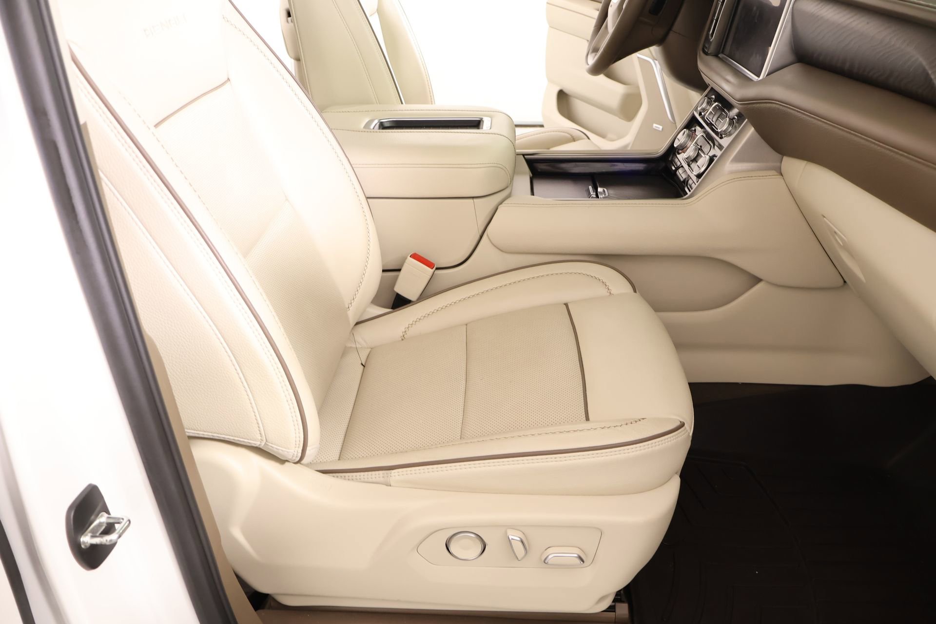 Used 2024 GMC Yukon Denali image 14