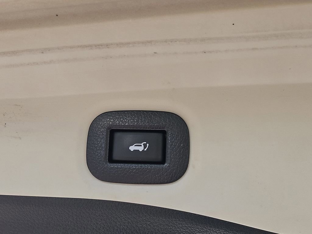 Used 2019 Nissan Rogue SV w/ Premium Package image 9