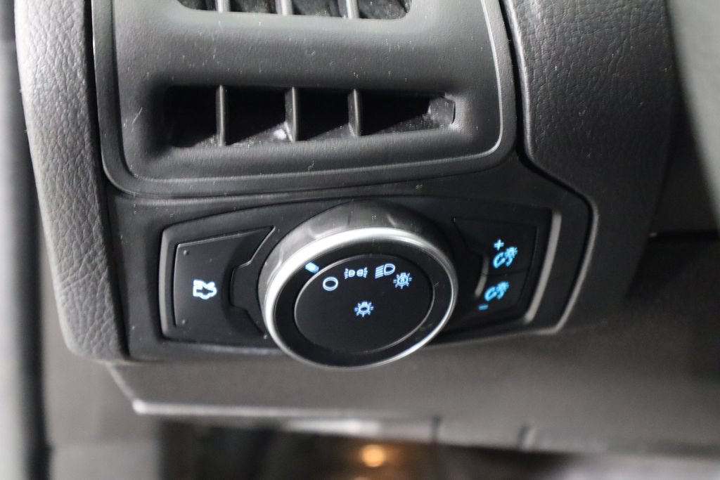 Used 2015 Ford Focus SE FWD image 22