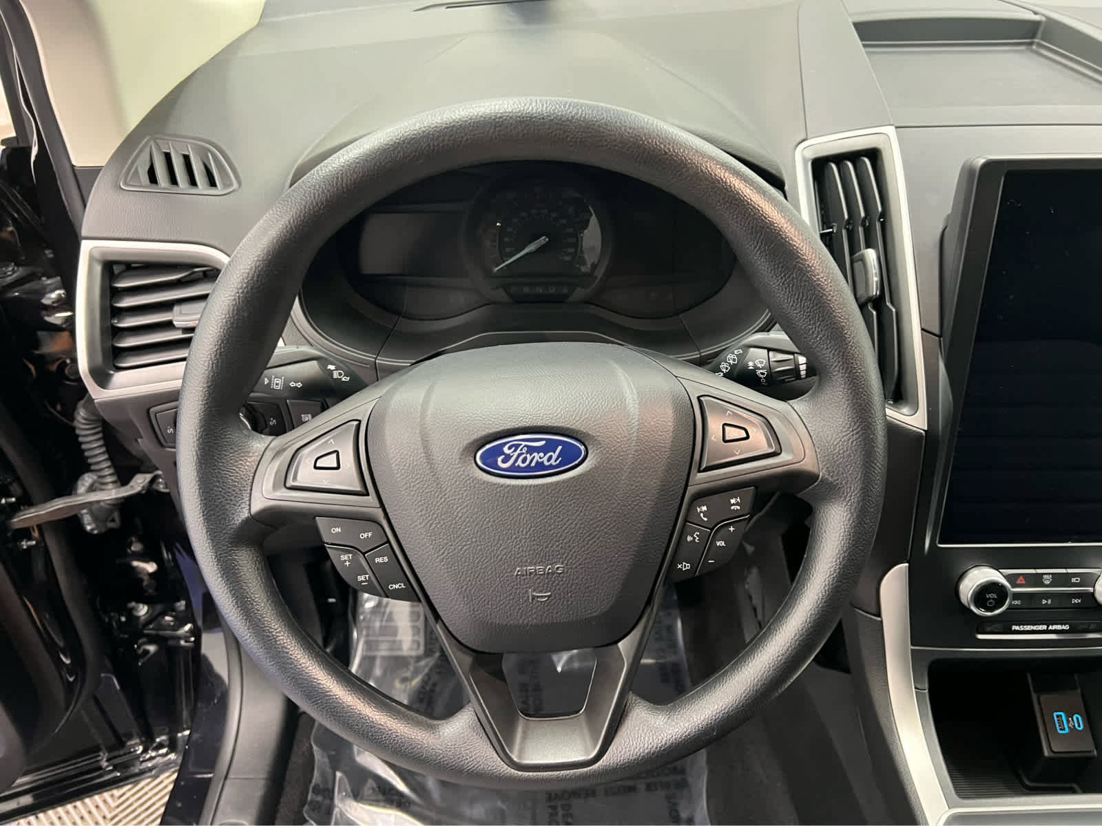 Used 2024 Ford Edge SE w/ Black Appearance Package image 20