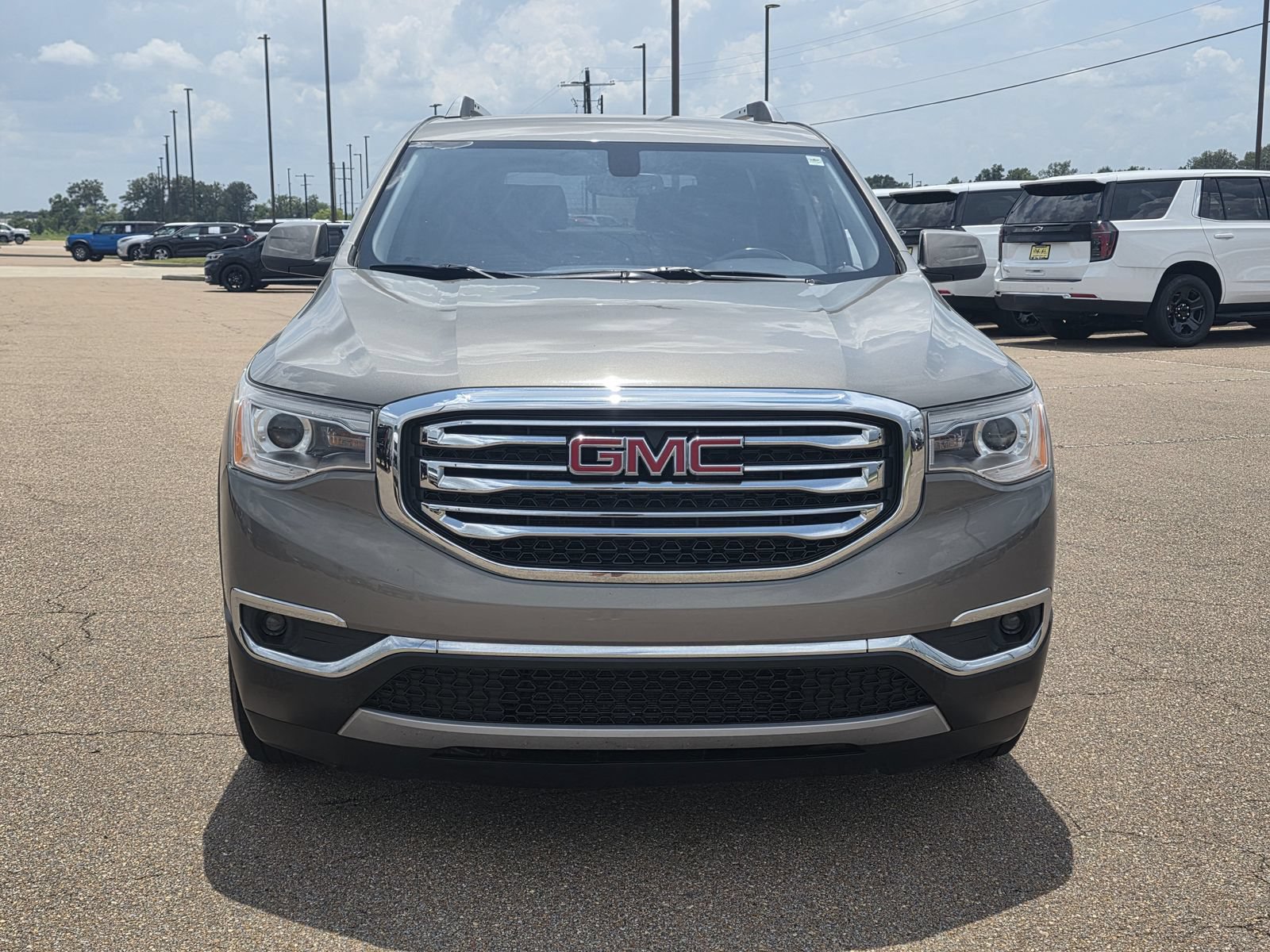 Used 2019 GMC Acadia SLT FWD image 2