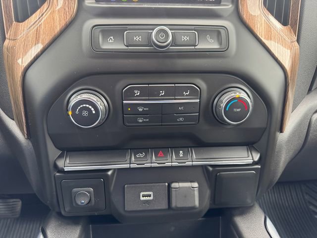 Used 2020 Chevrolet Silverado 1500 Custom w/ Custom Value Package AWD/4WD image 14