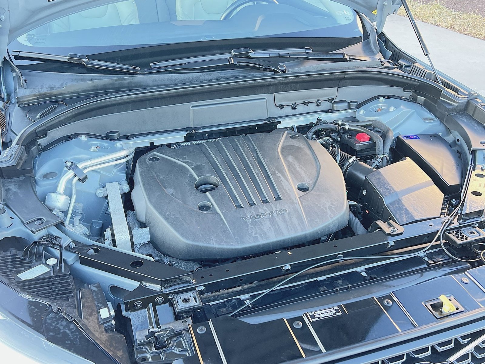 Used 2023 Volvo XC60 B5 Plus image 28