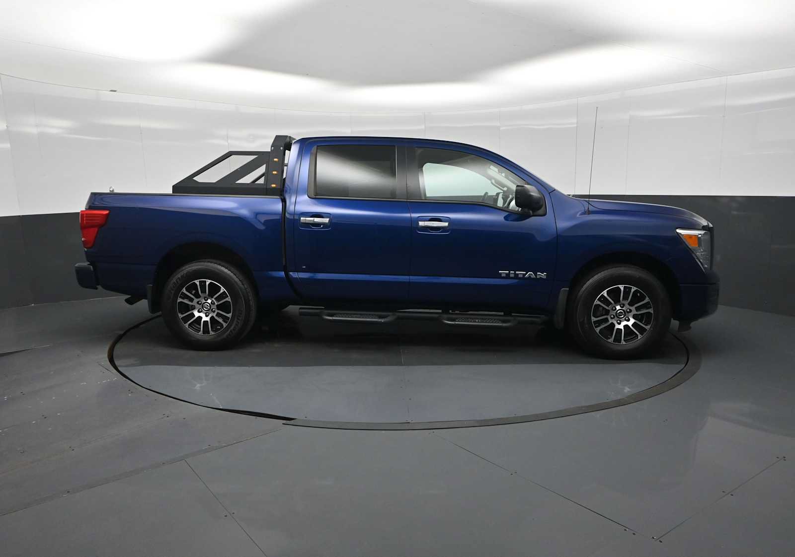 Used 2021 Nissan Titan SV w/ Accessory Utility Package AWD/4WD image 11