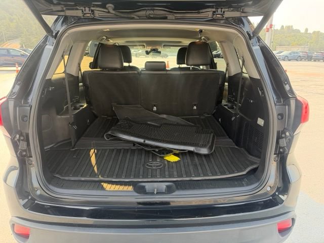 Used 2018 Toyota Highlander XLE AWD/4WD image 9