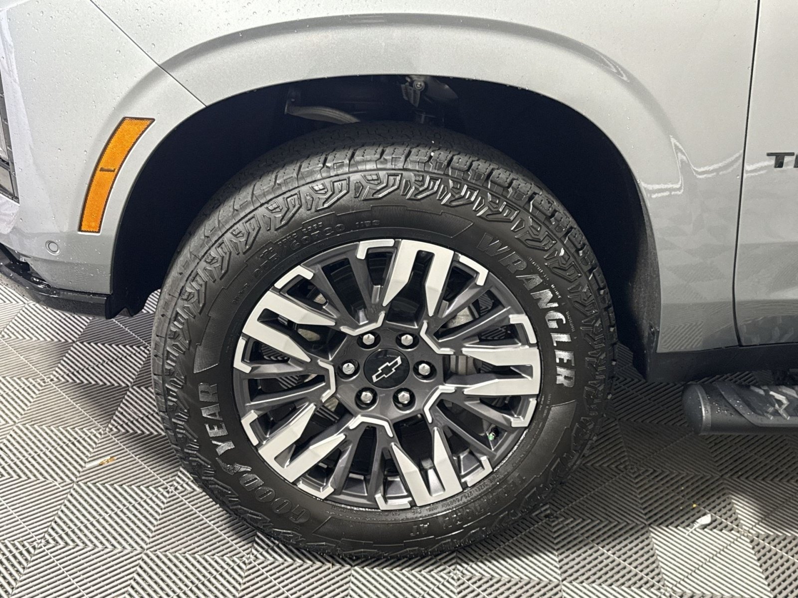 Used 2026 Chevrolet Tahoe Z71 w/ Comfort Package AWD/4WD image 12