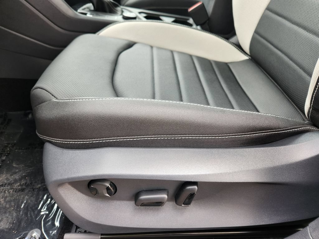 New 2026 Volkswagen Taos SEL AWD/4WD image 13