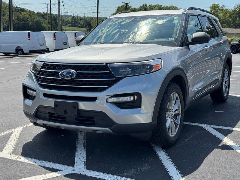 Used 2020 Ford Explorer XLT w/ Equipment Group 202A AWD/4WD image 8