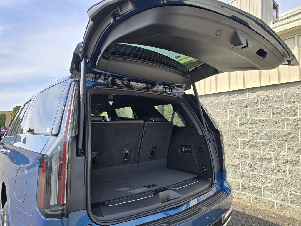 New 2026 Cadillac Escalade 4WD image 8