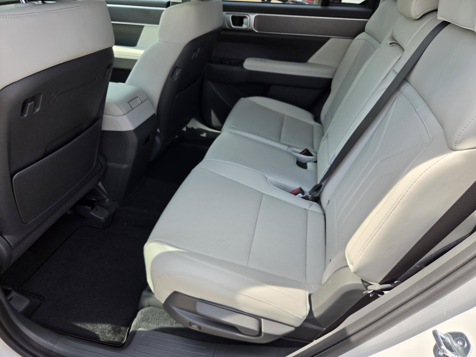 New 2027 Hyundai Santa Fe SEL FWD image 12