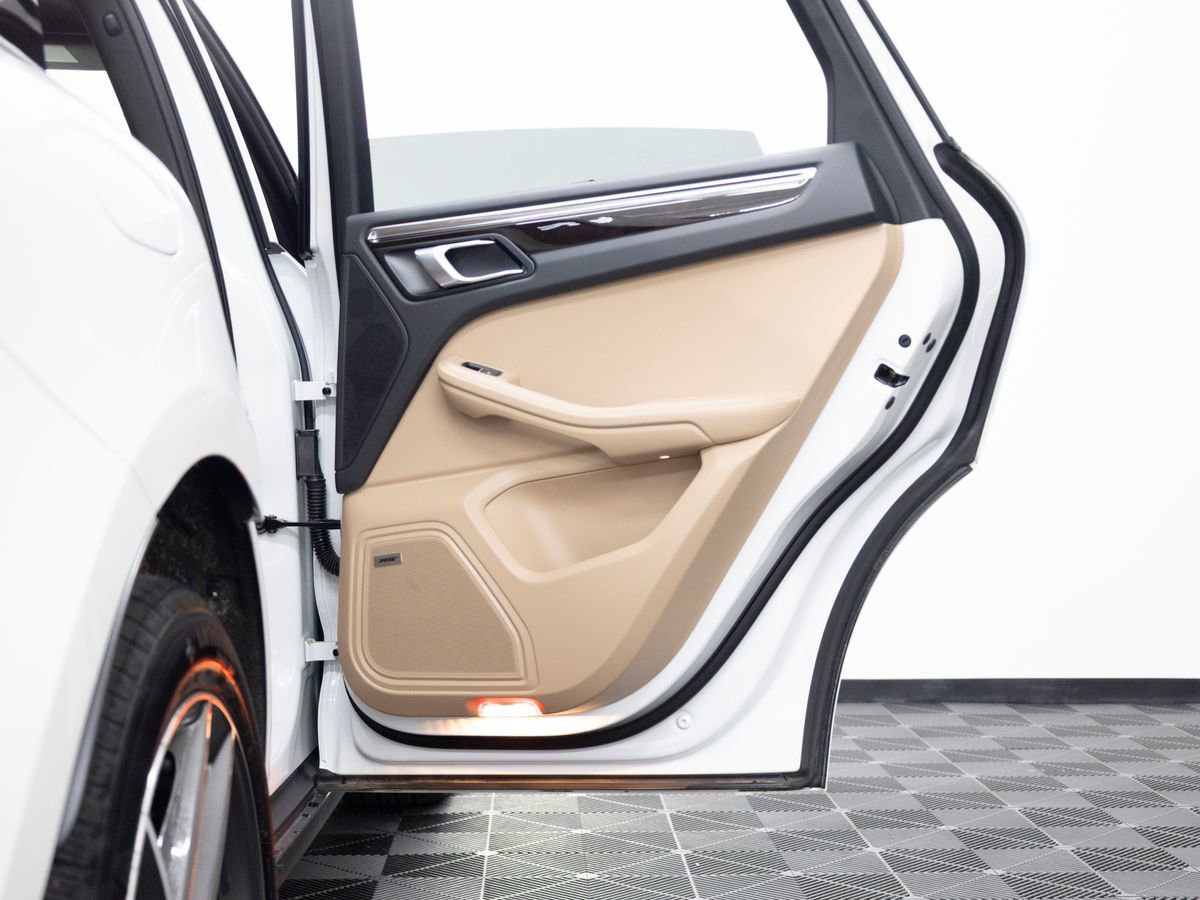 Certified 2025 Porsche Macan image 33
