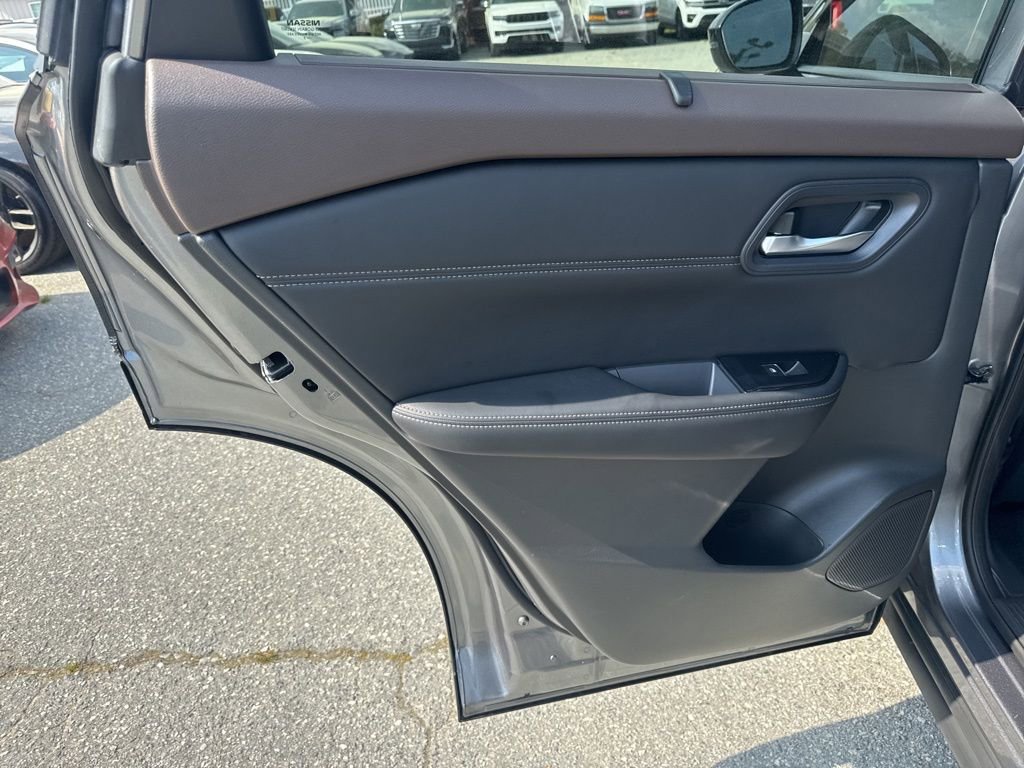 Used 2023 Nissan Rogue SL w/ SL Premium Package image 30