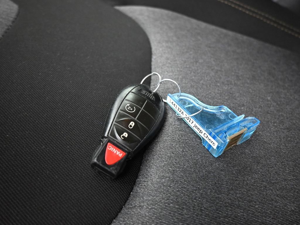 Used 2017 Jeep Cherokee Sport w/ Cold Weather Group image 48