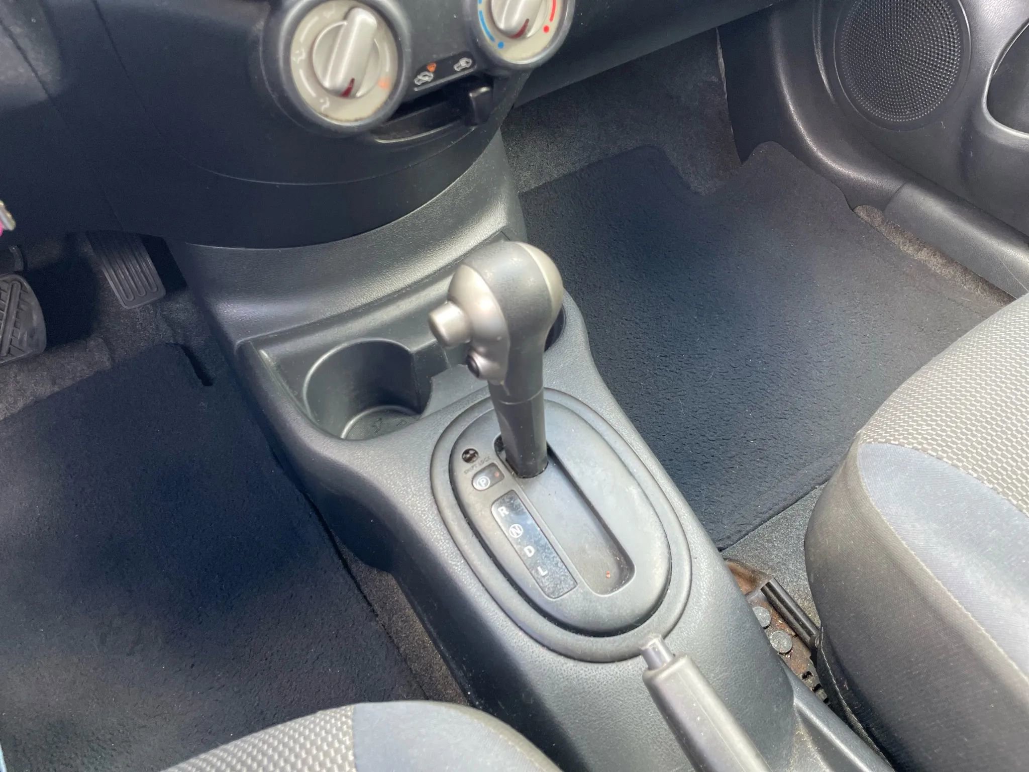 Used 2012 Nissan Versa SL image 19