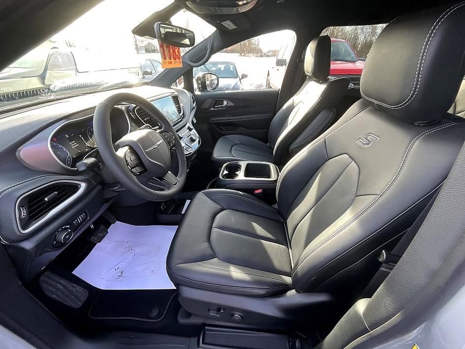 New 2026 Chrysler Pacifica Select image 16