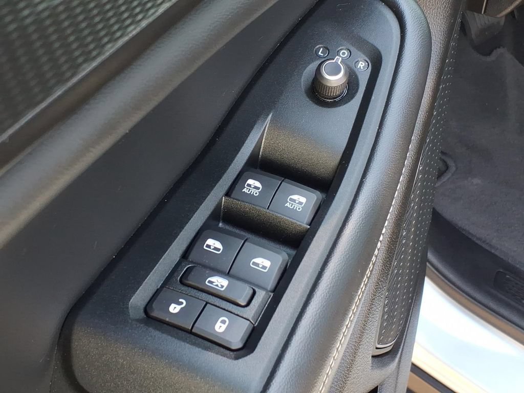 Certified 2024 Jeep Grand Cherokee Altitude RWD image 12