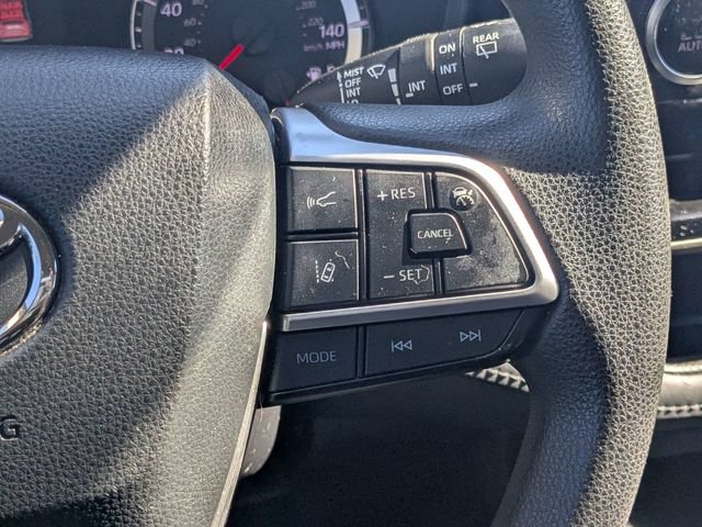 Used 2022 Toyota Highlander L FWD image 21