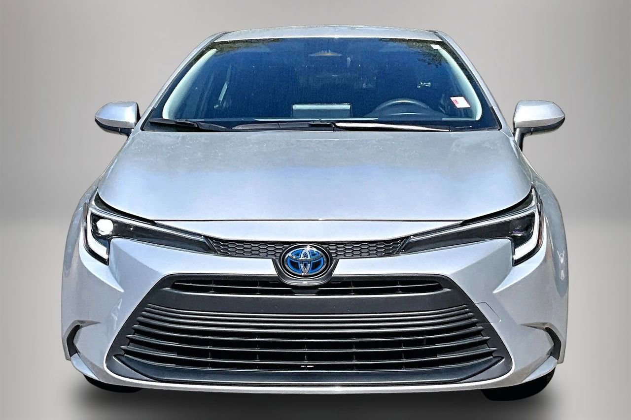 Used 2025 Toyota Corolla LE image 3
