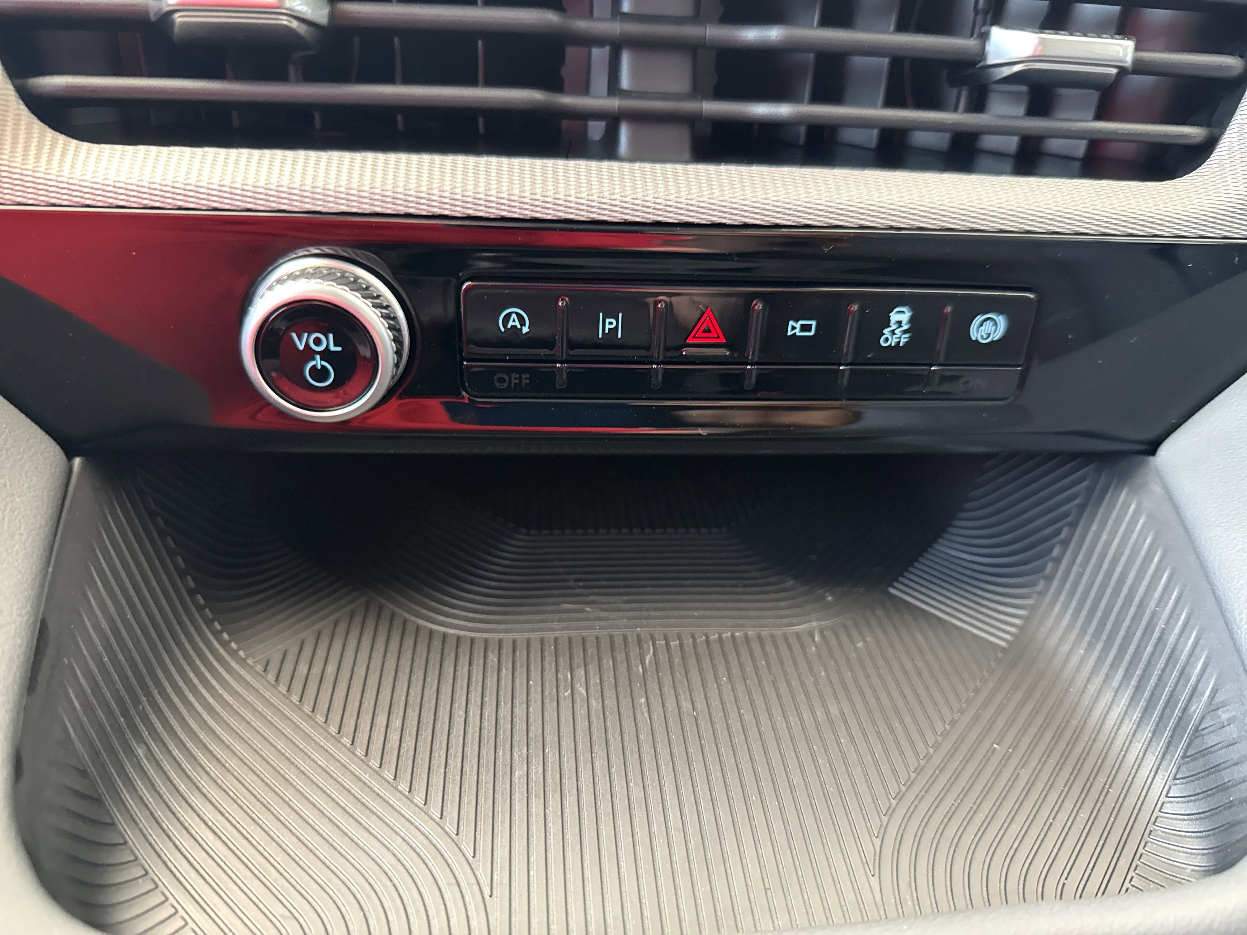 New 2025 Ford Explorer Active image 26