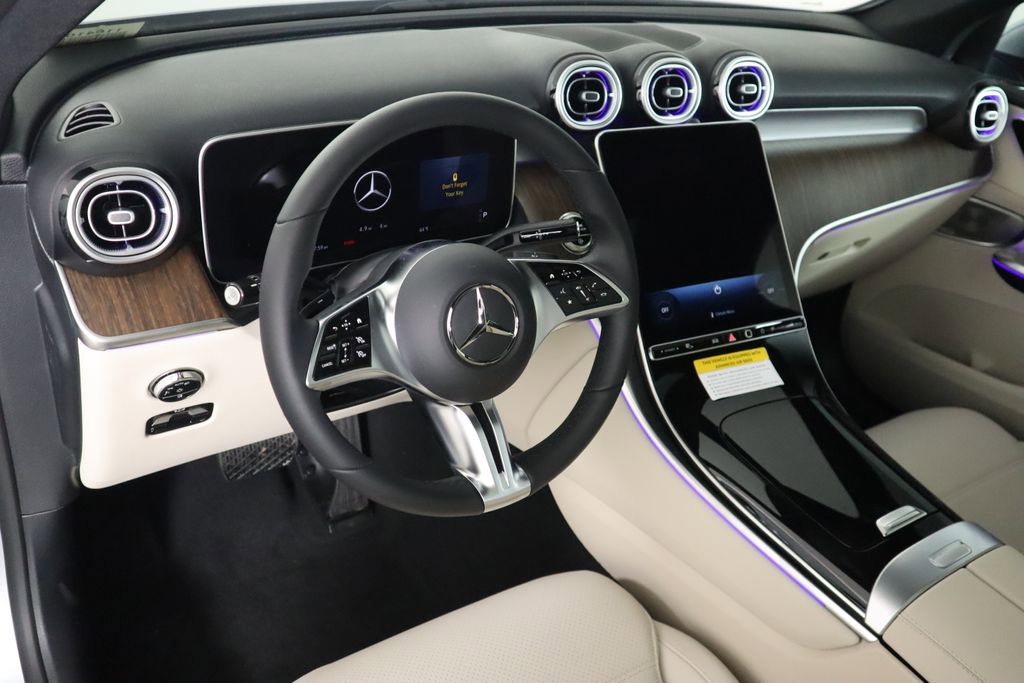 Certified 2025 Mercedes-Benz GLC 300 image 9