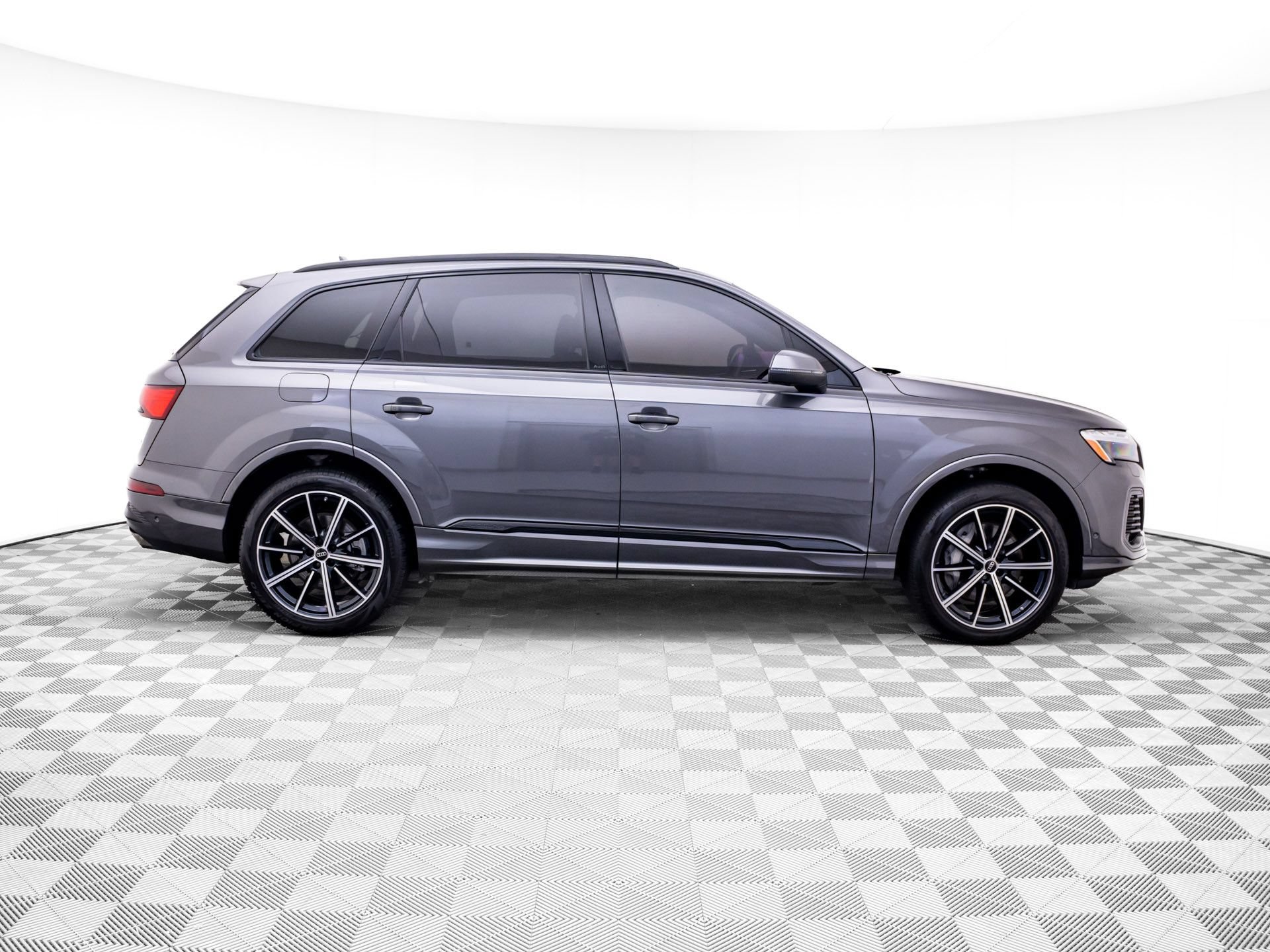 Used 2025 Audi Q7 2.0T Premium Plus w/ Premium Plus Package AWD/4WD image 6