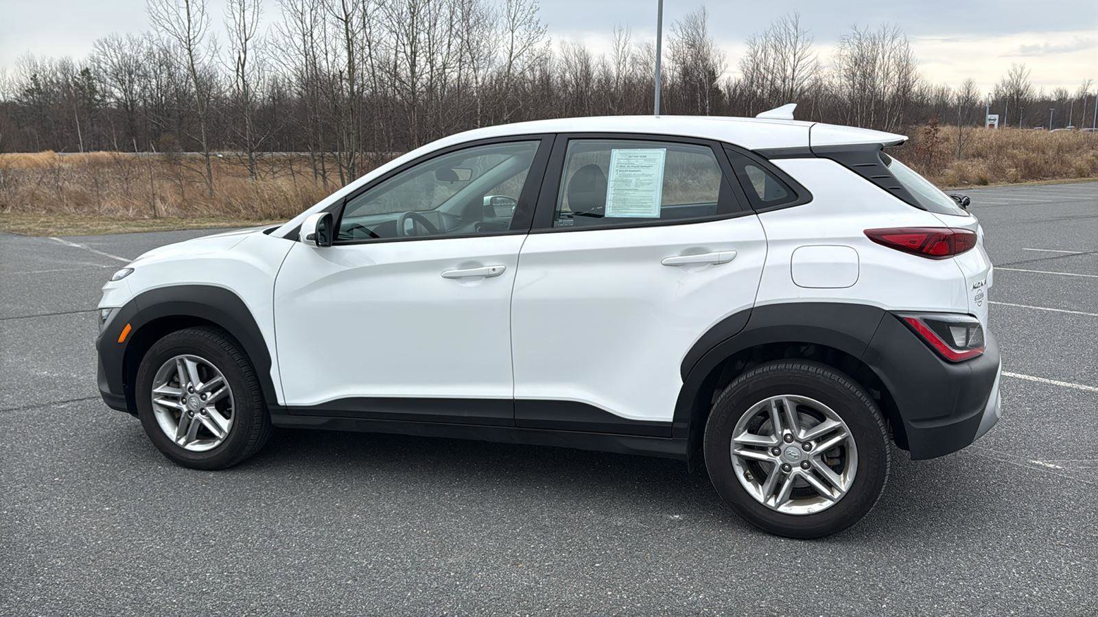 Used 2023 Hyundai Kona SE w/ Cargo Package image 11