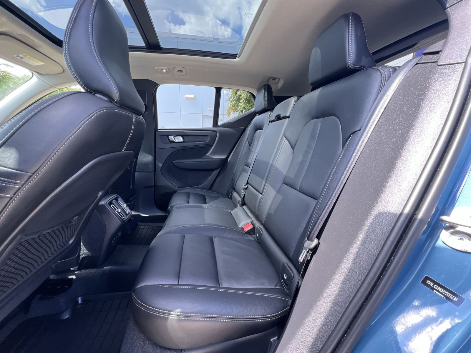 Used 2024 Volvo XC40 B5 Ultimate w/ Protection Package Premier AWD/4WD image 25