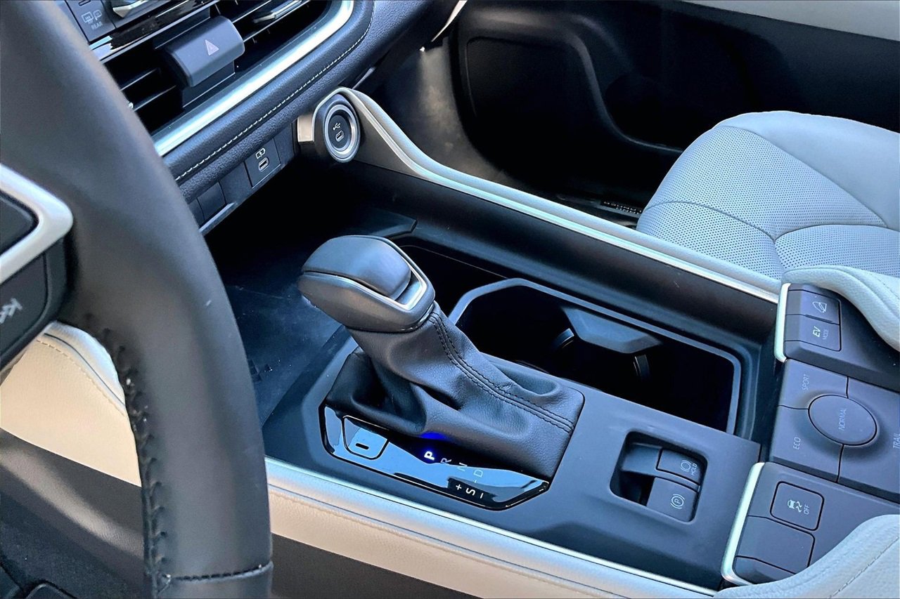 Used 2025 Toyota Grand Highlander AWD Hybrid image 15