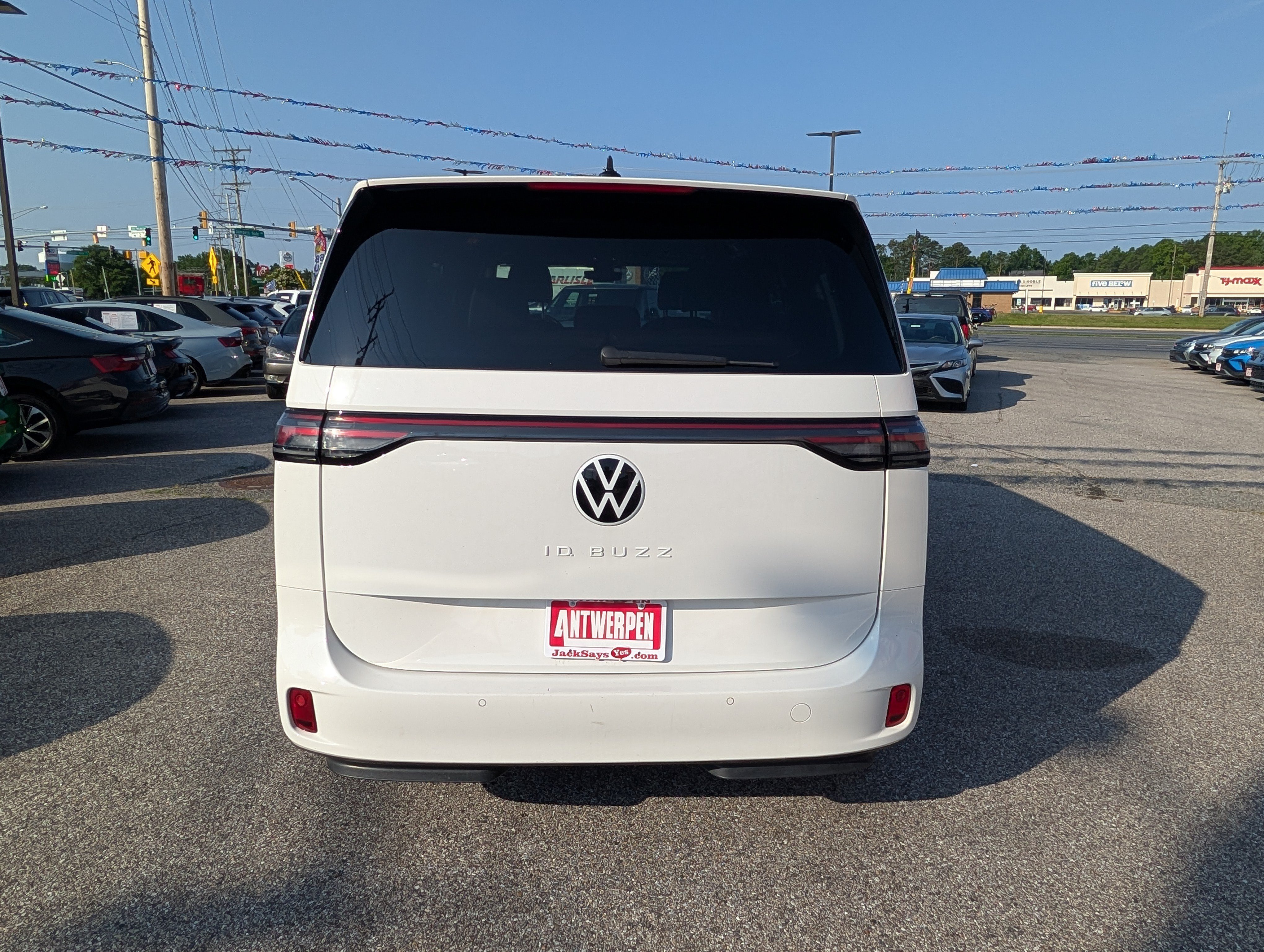 Used 2025 Volkswagen ID. Buzz Pro S Plus RWD image 4